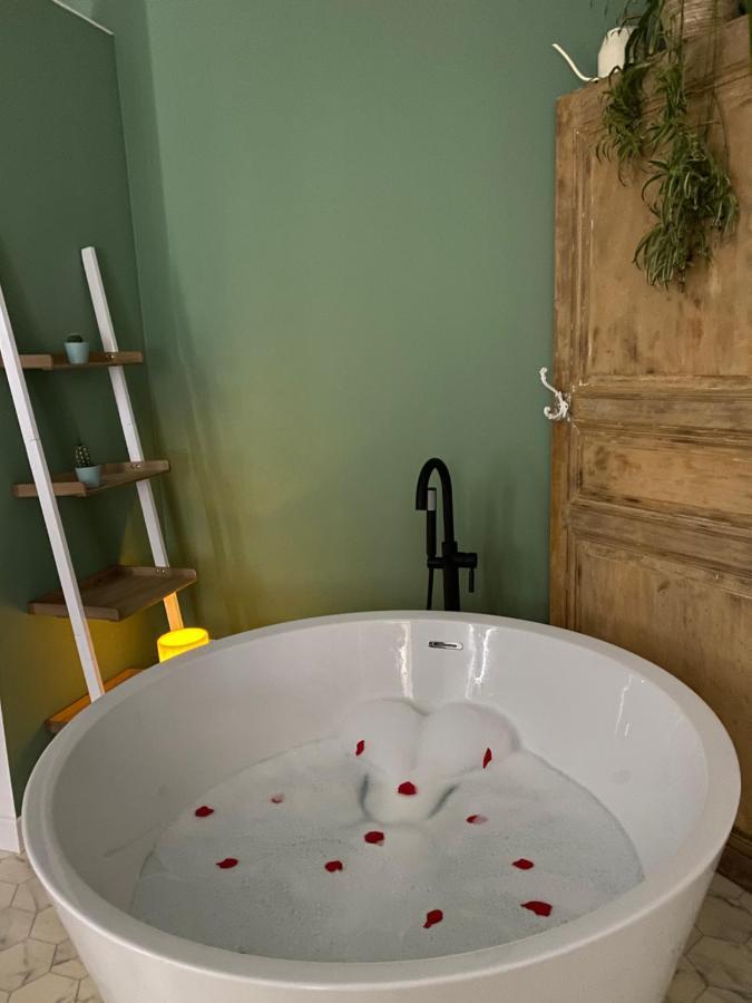Hypolite Bed and Breakfast Avesnes-sur-Helpe Eksteriør billede