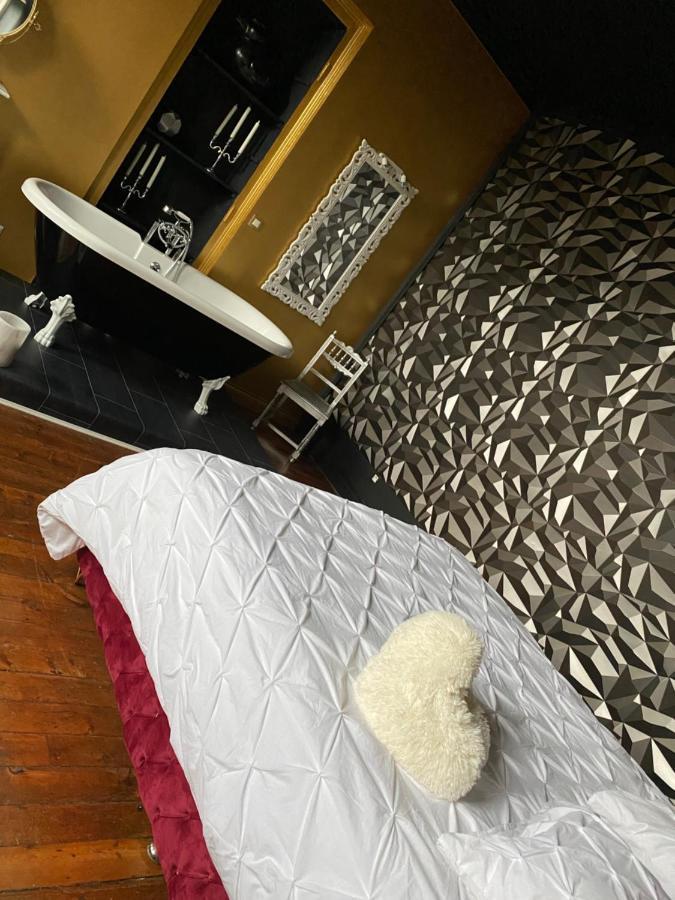 Hypolite Bed and Breakfast Avesnes-sur-Helpe Eksteriør billede